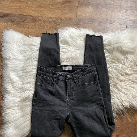 MADEWELL 9” High Rise Skinny Knee Rip Raw Hem Jeans - Picture 2 of 5